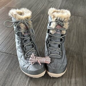 Columbia Women's Gray Quilted Boots with Faux Fur Trim